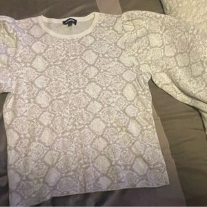 Large Express Cream Sweater with Puffed Sleeves and Decorative Design.